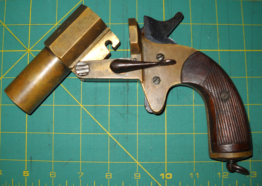 Mk IV Very pistol, left side, open